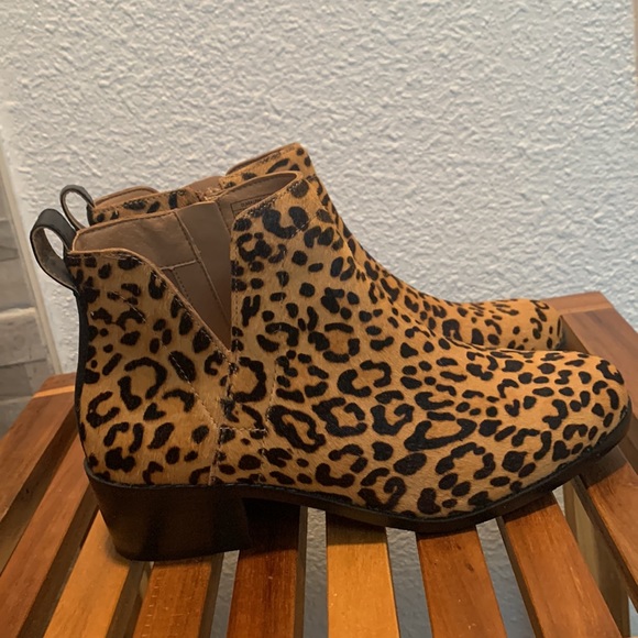 Vionic Clara Leopard Print Booties Size 6.5 - Picture 2 of 7